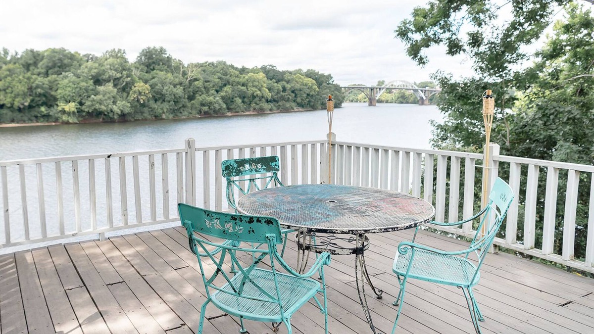 Selma House | Secluded downtown cozy cabin feel w/waterfront view of the Edmund Pettus Bridge