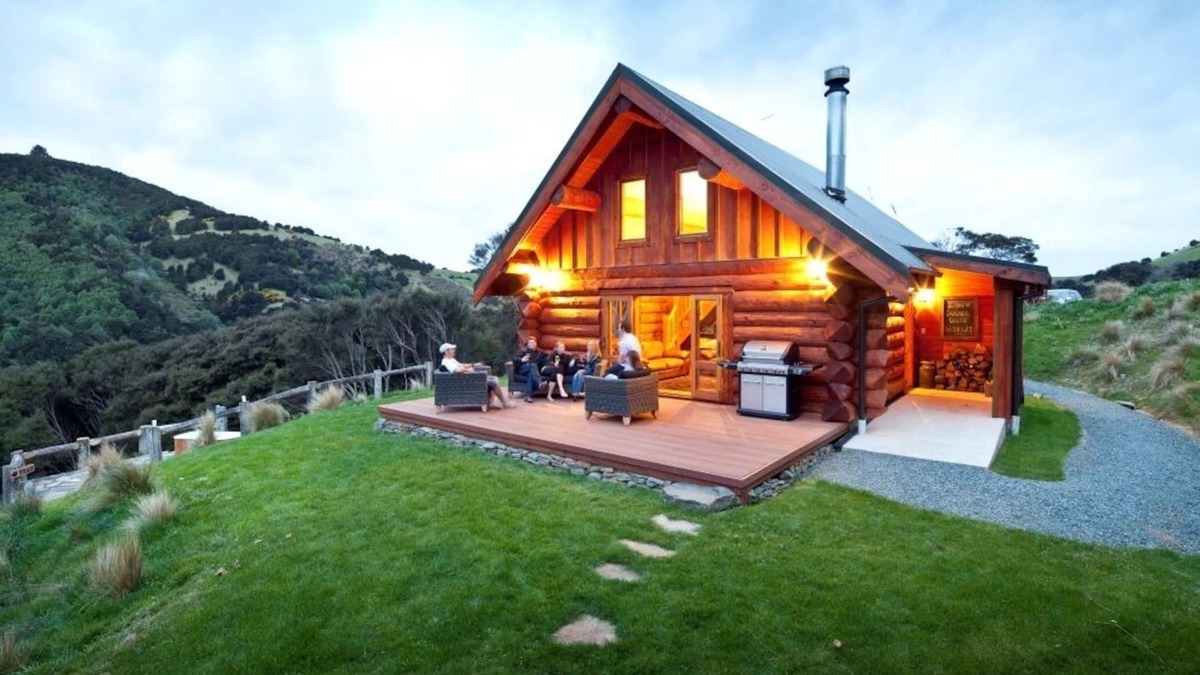 Clutha District House | Secluded Eco-friendly Log Cabin with Steaming Outdoor Baths