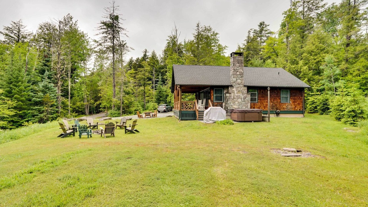 Tannersville Cabin | Secluded Elka Park Cabin: Hot Tub & Fire Pit!