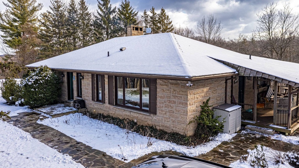 Hamilton Other | Secluded Farmhouse Getaway in Beautiful Conservation Area