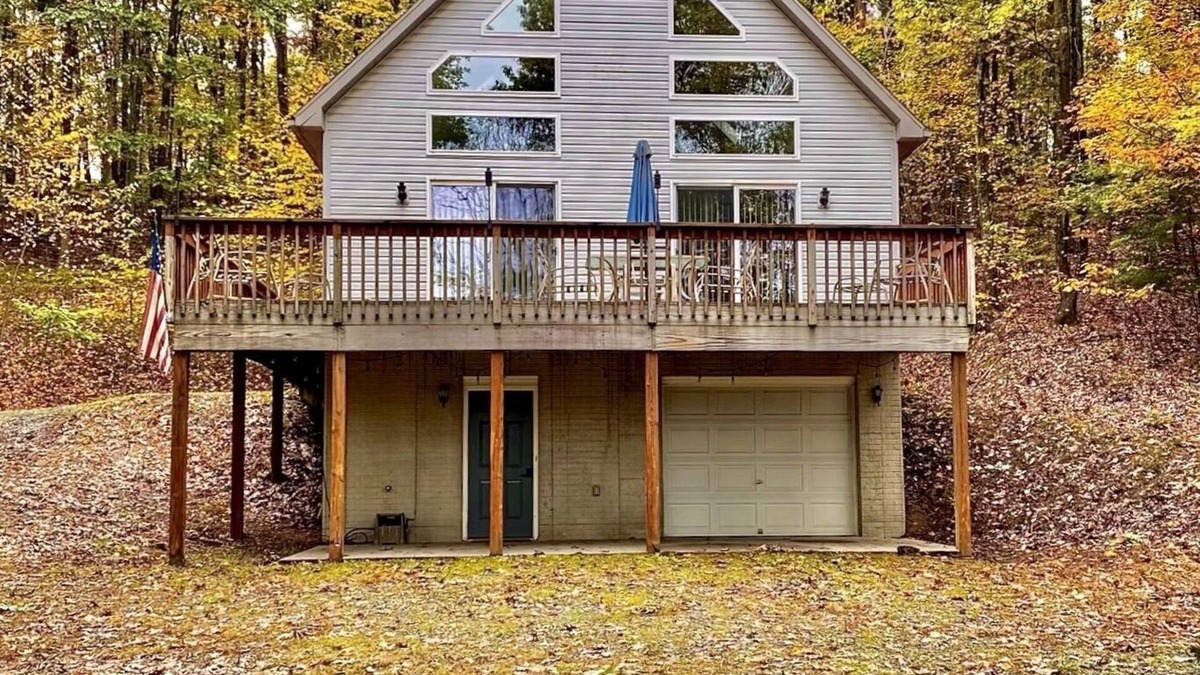 Hesston Cabin | Secluded + Fire Pit + Game Room. Less than 1 mile to 7 Points