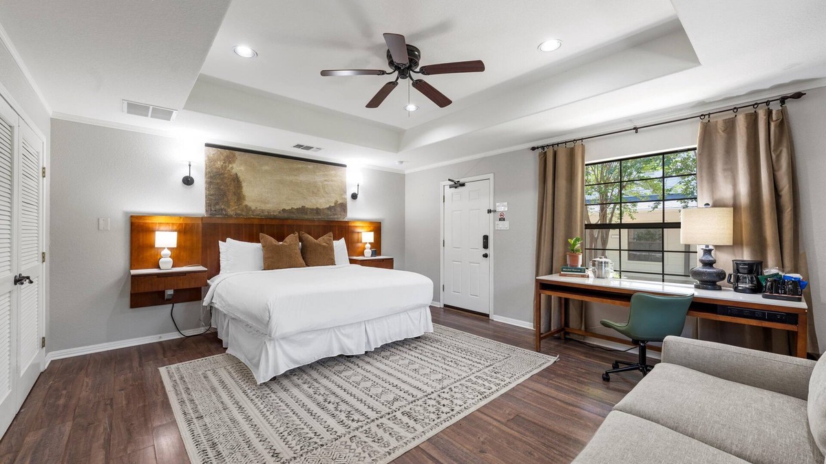 Crawford House | Secluded Garden-view King Suite with Pool Surrounded by Tree-Filled Retreat