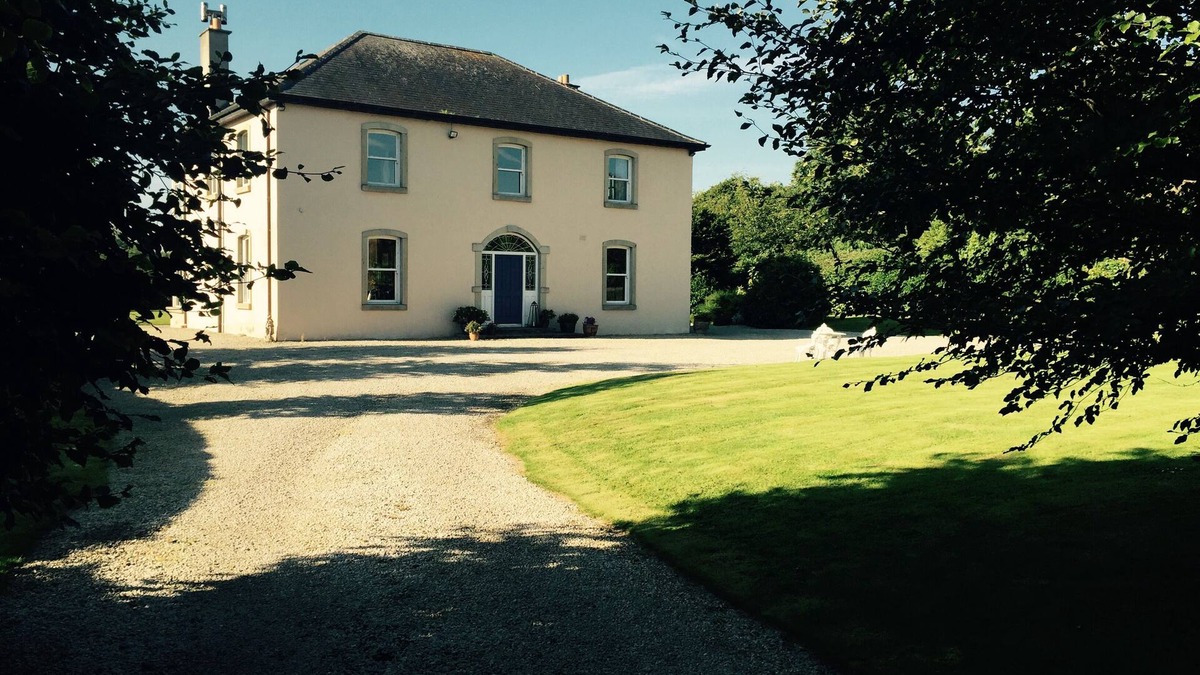 Summerhill House | Secluded Georgian style House Country-side Views – 30 mins from Dublin