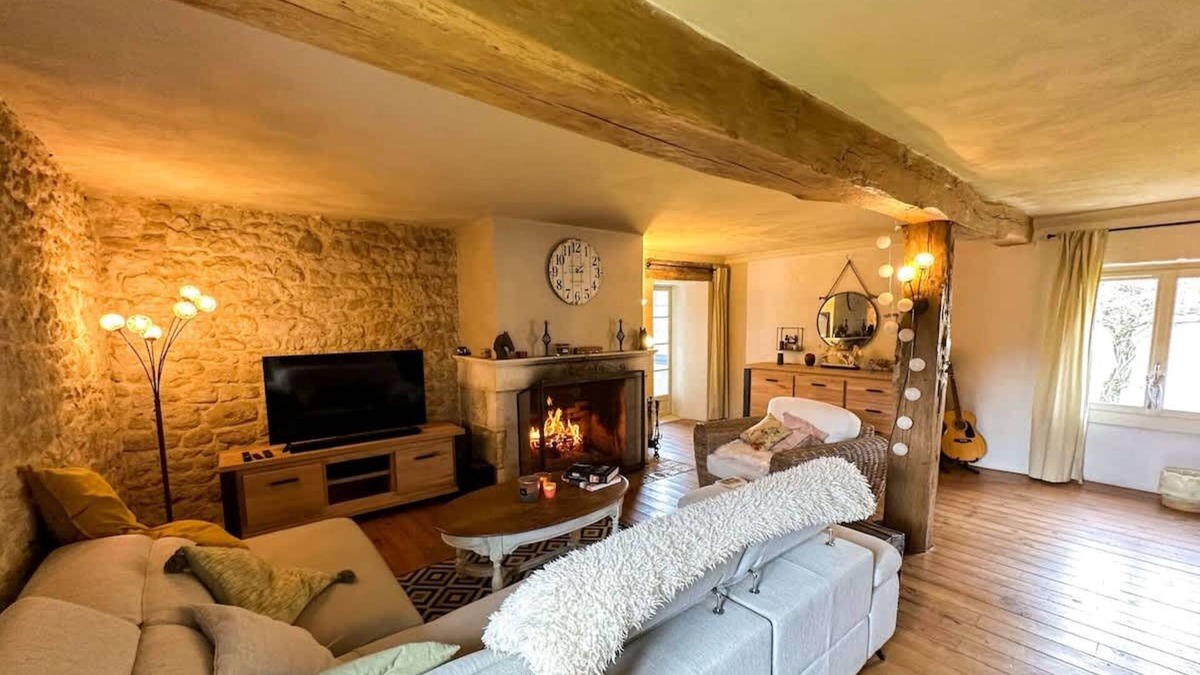 Brossac House | Secluded Getaway in the Woods Pool & Ponds
