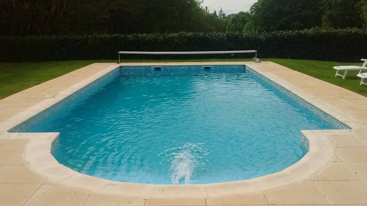 Mont-Saint-Jean Cottage | Secluded gite in the grounds of a chateau with private fishing