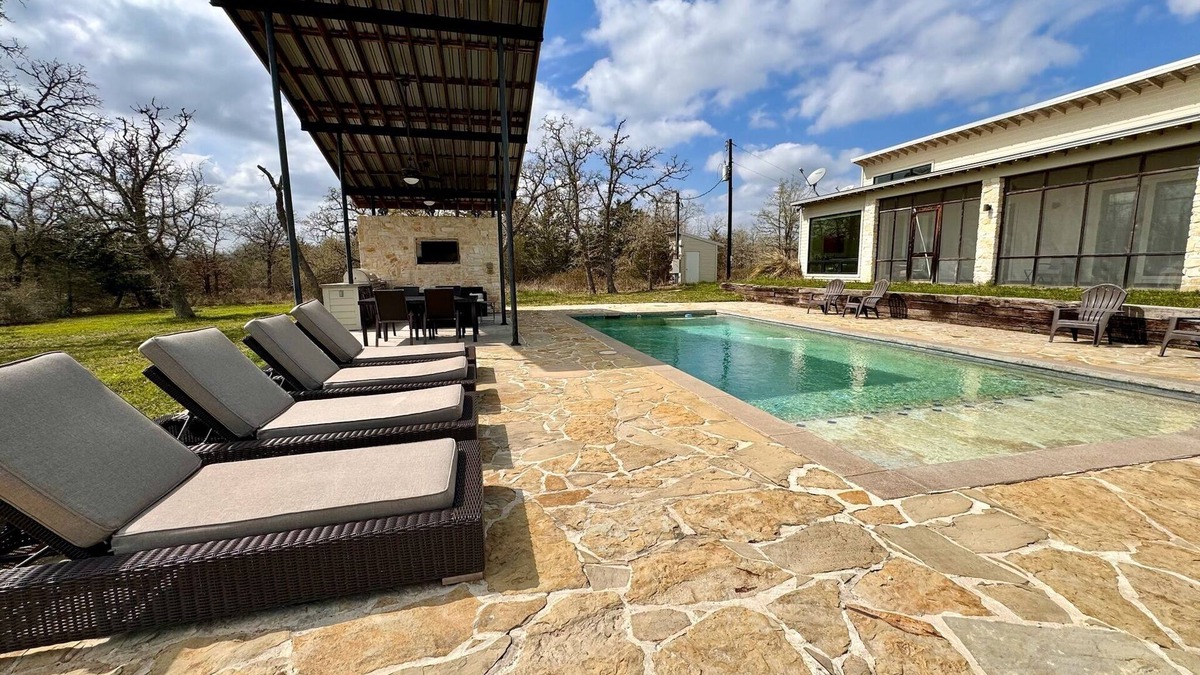 Carmine House | Secluded Group Stay Only 6 Miles to Round Top | Modern Country Retreat