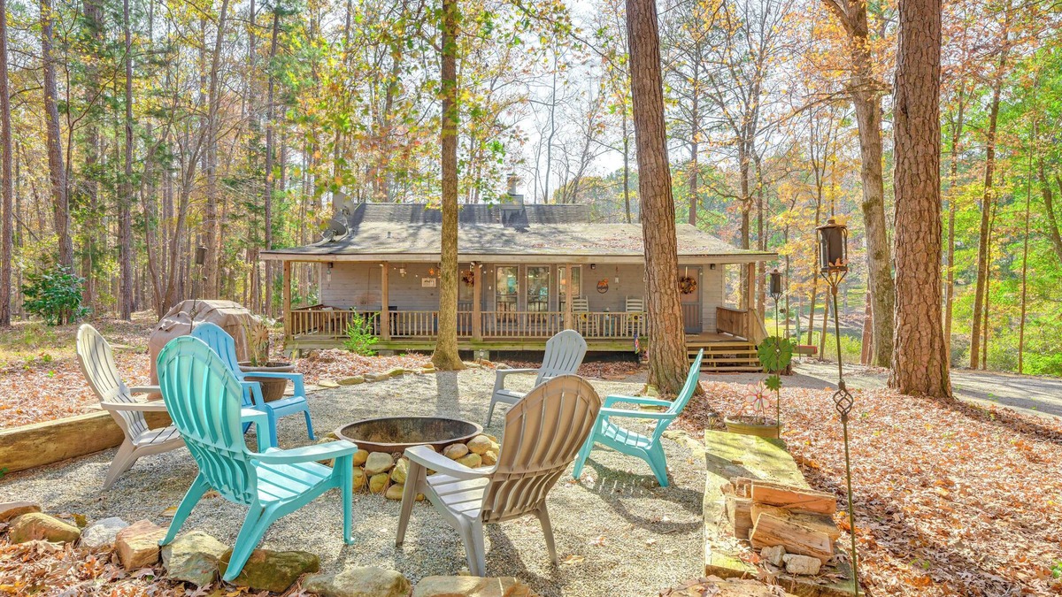 Pine Mountain Valley Cabin | Secluded Hamilton Cabin Retreat w/Private Lake!