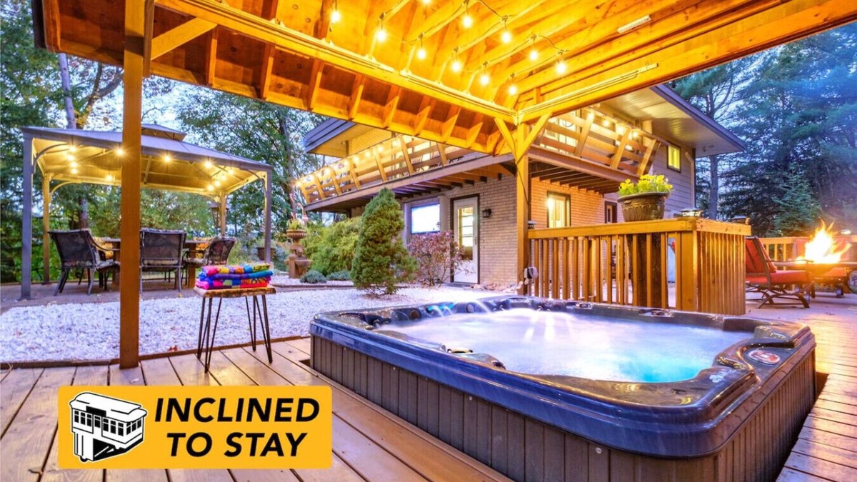 Etna House | Secluded Hilltop Hideaway~Hot Tub~Two Living Rooms
