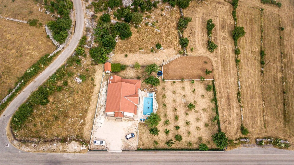 Lecevica House | Secluded Holiday Home with Pool and Hot Tub - Three Bedroom Holiday Home