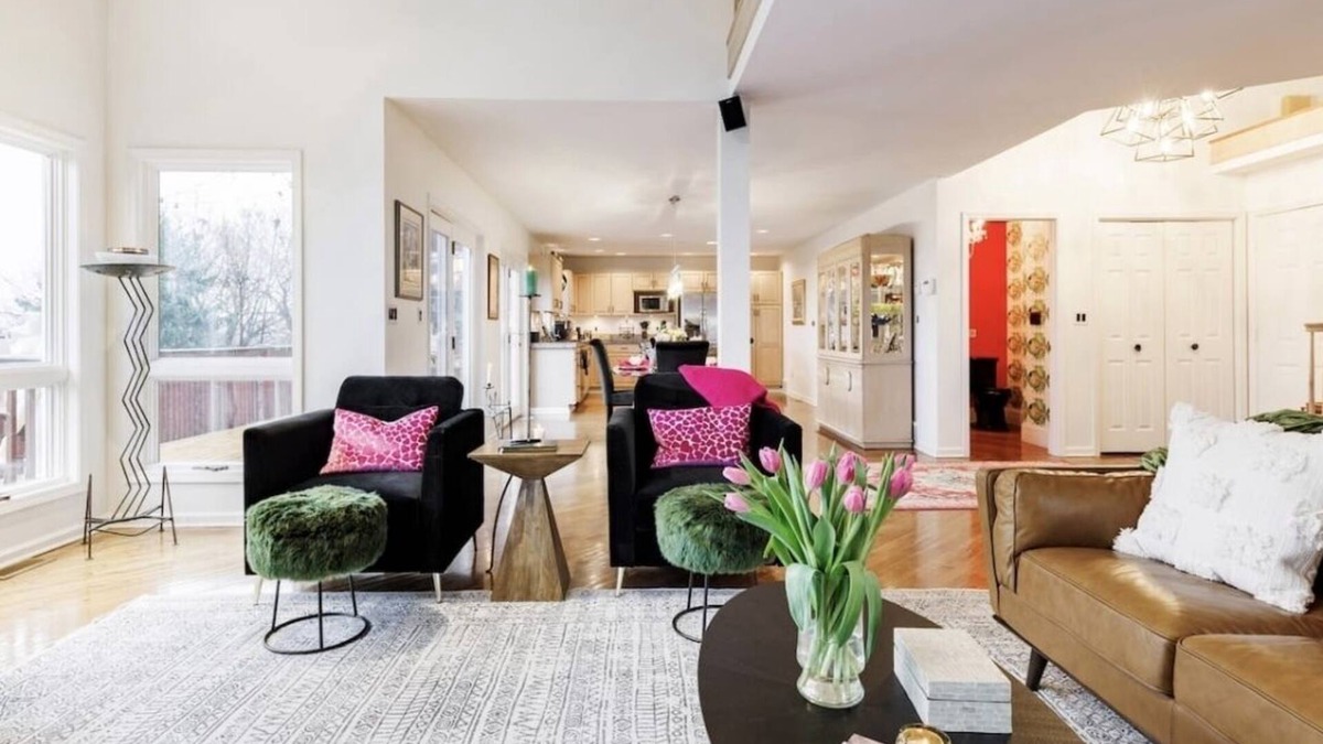 Westside House | Secluded house with city and lake views- close to everything