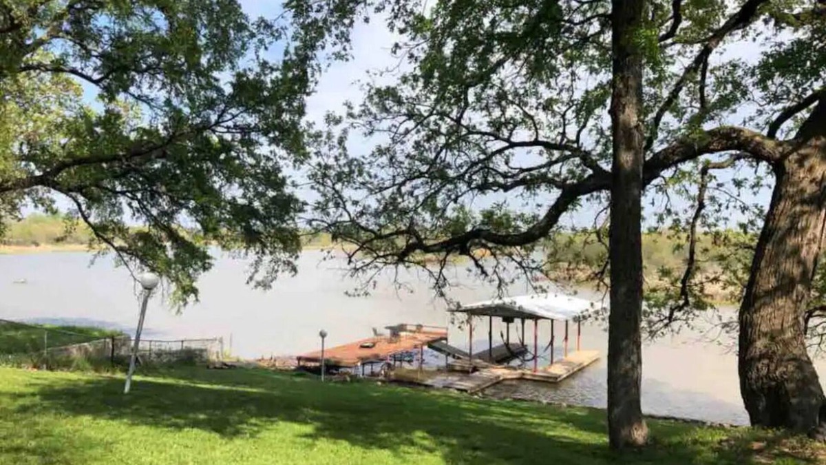 Dennis House | Secluded lake cabin - Waterfront with boat dock.