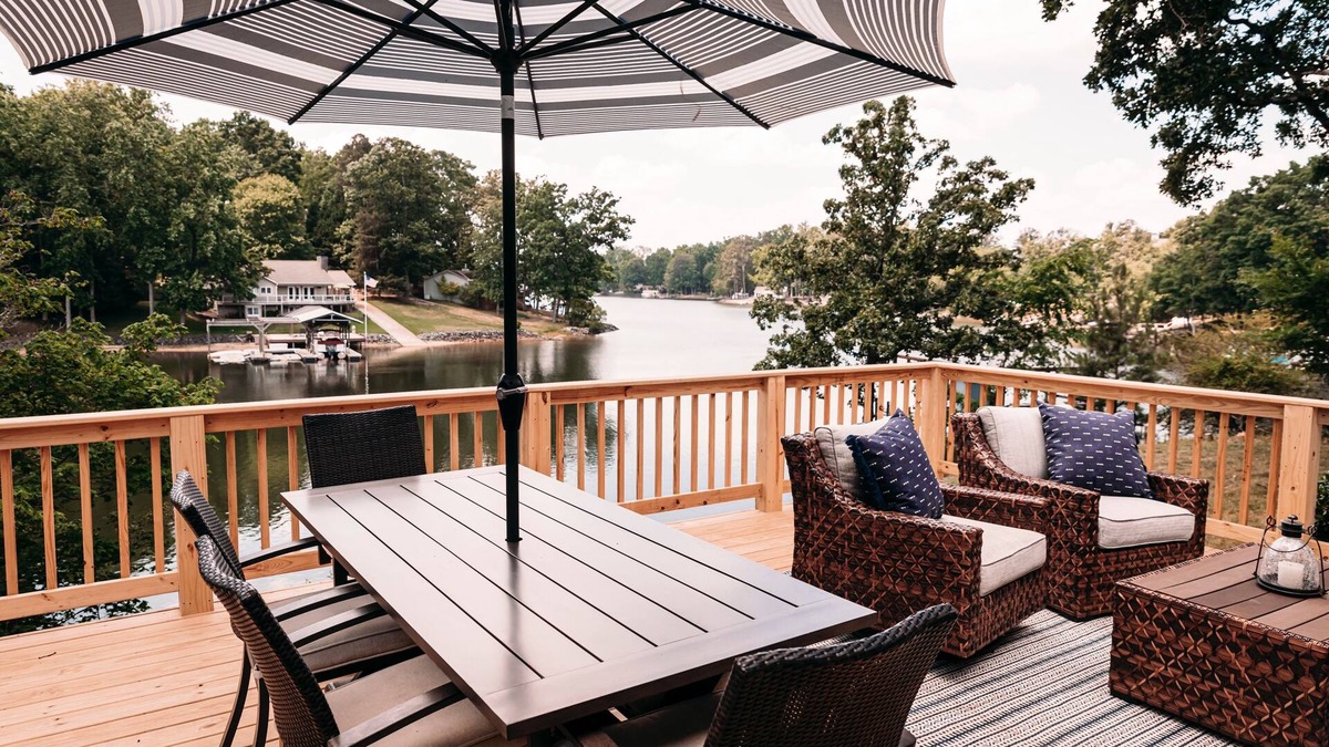 Bowling Green House | Secluded lakefront cottage on Lake Wylie in Charlotte, NC
