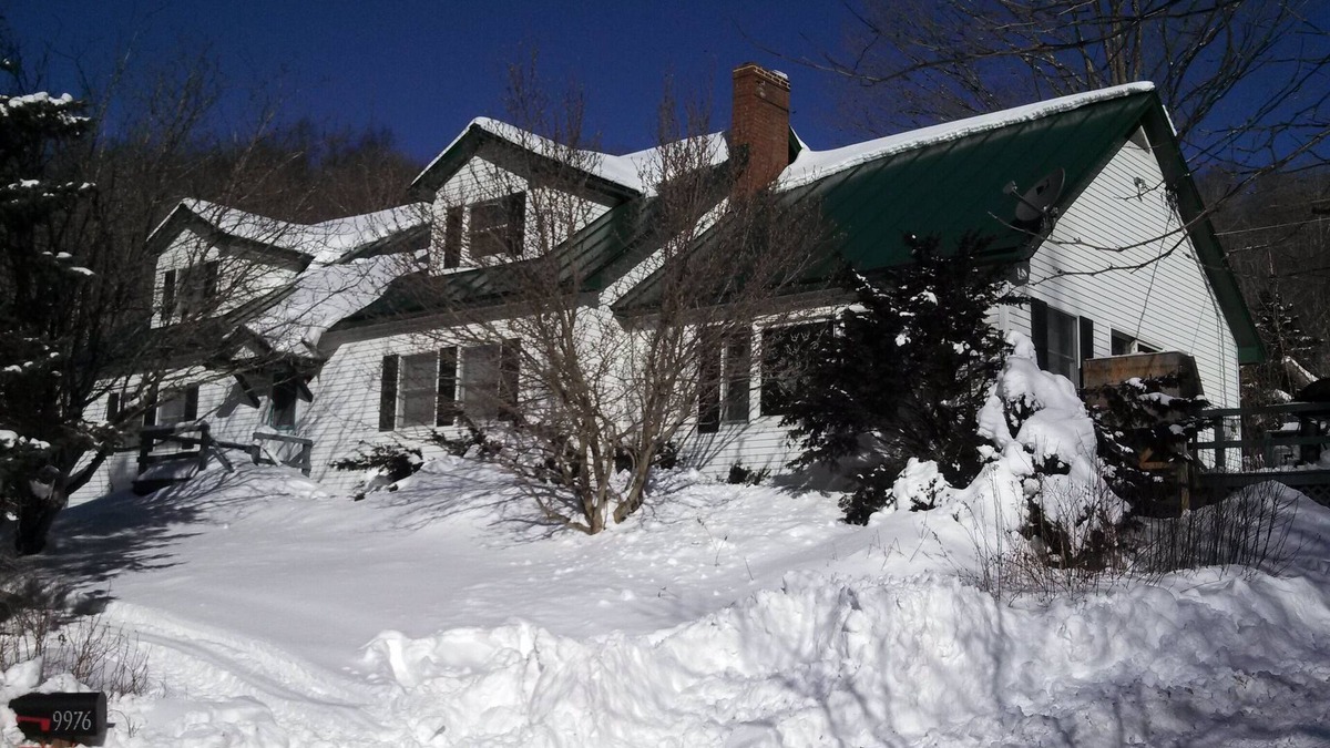 Whitingham House | Secluded large country home for big groups with giant open yard for outdoor fun.