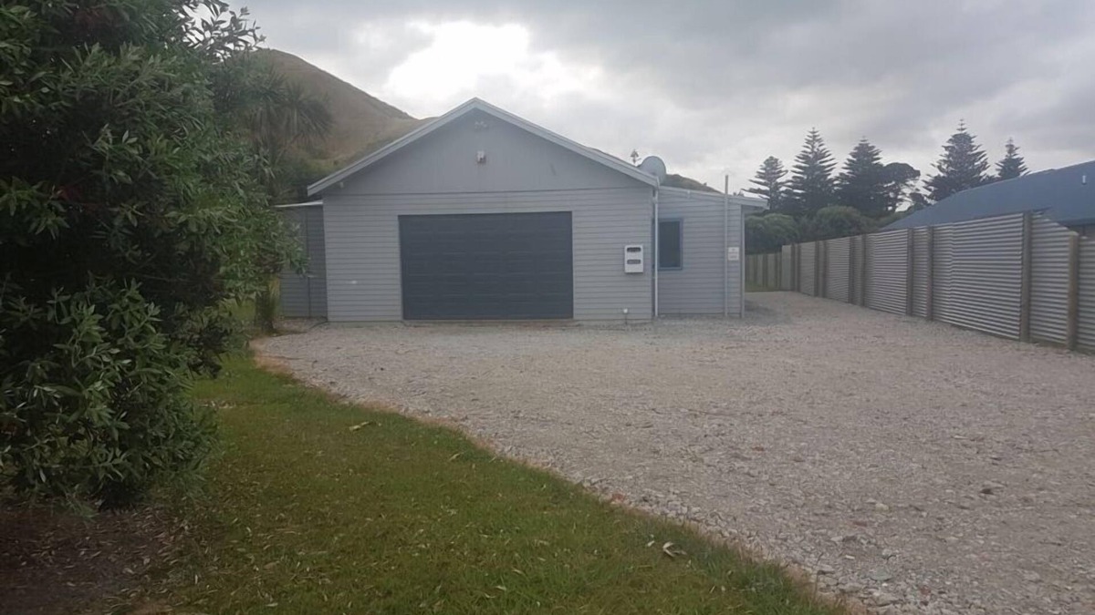 Mahia House | Secluded Large Family Home and Section