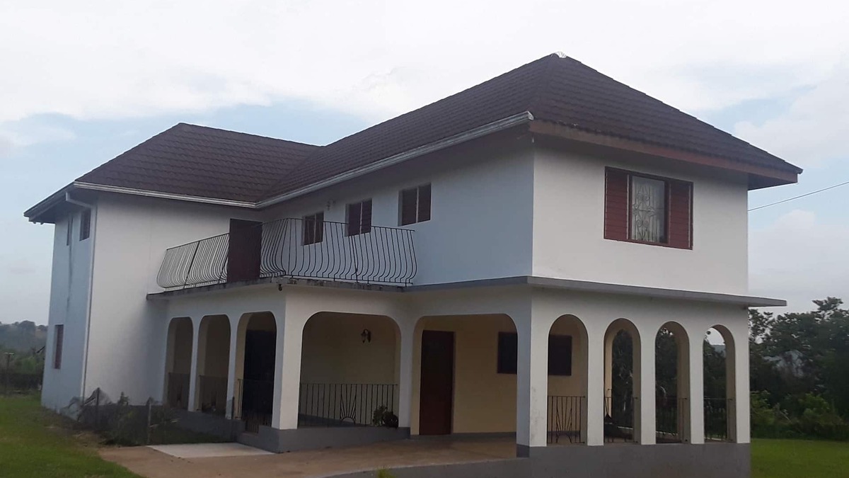 Epworth House | Secluded location/Weekly Discounts/15 mins Ocho Rios/Netflix Cable TV