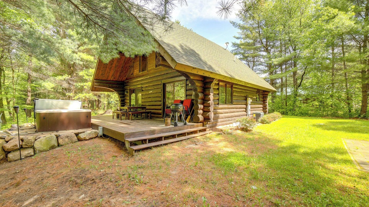 Paris Cabin | Secluded Log Cabin in NW Michigan: Hot Tub & Deck