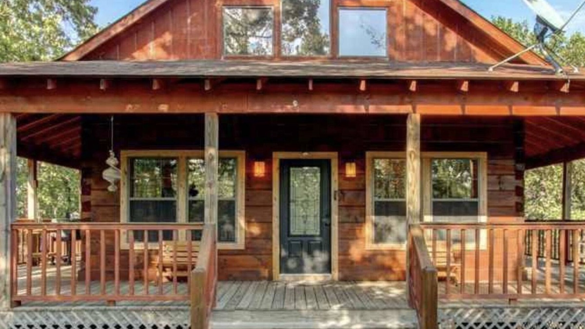 Hot Springs Cabin | Secluded Log Cabin, Mountain Top, Hot Tub, Pool Table, 5 Miles From Downtown