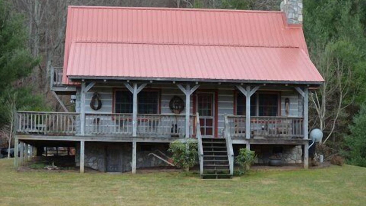 Independence Cabin | Secluded Log Cabin With Gorgeous Mountain View