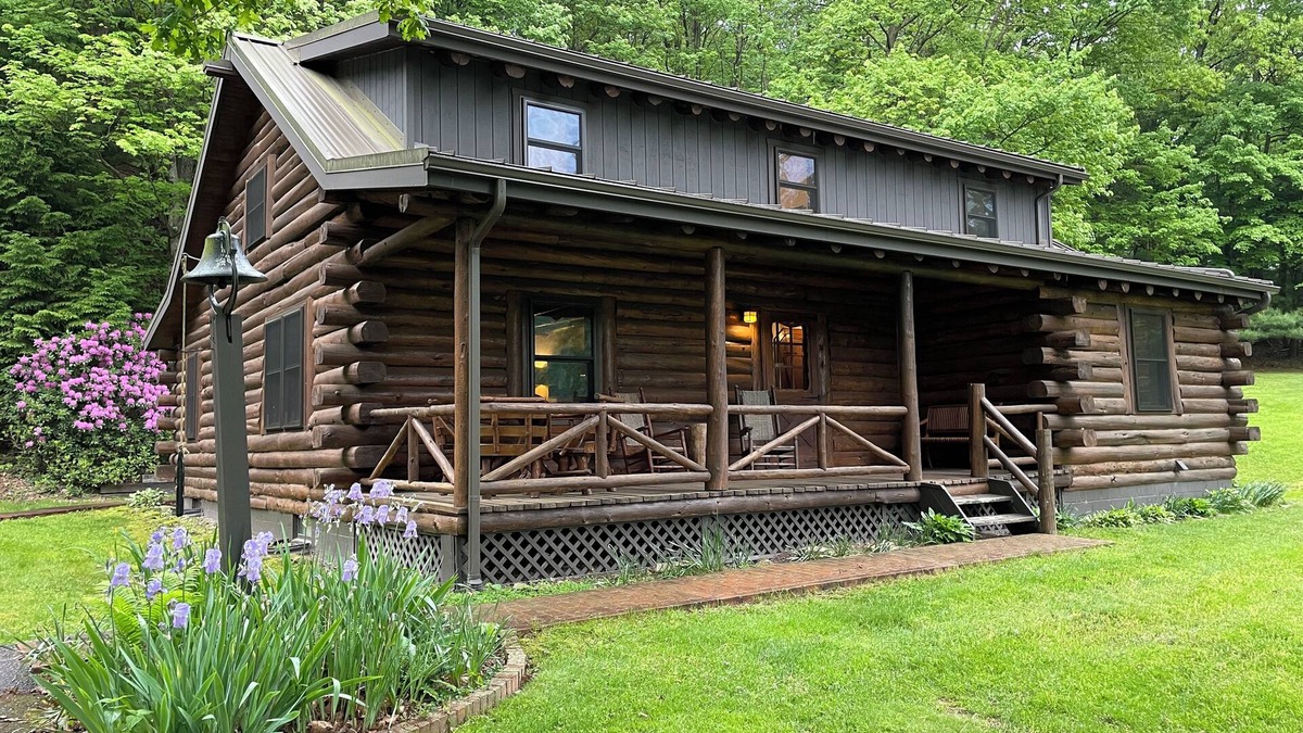 Stone Creek Cabin | Secluded Log Cabin on 300 Acres Near the Heart of Amish Country Ohio