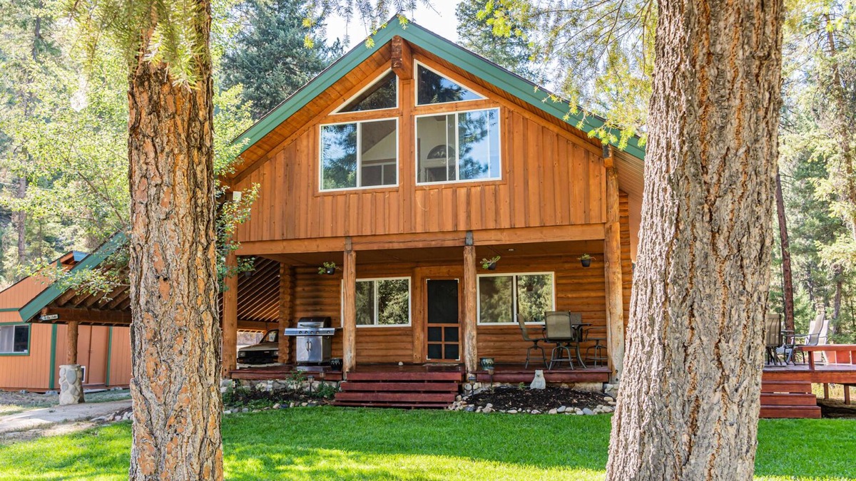 Boise Cabin | Secluded Log Home, Large Deck, Abundant Wildlife,Peace & Quiet, Beautiful Views!