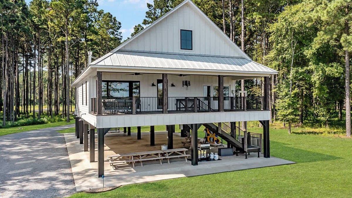 Farmerville House | Secluded Luxe Cabin| FirePit & Kayaks | Boathouse