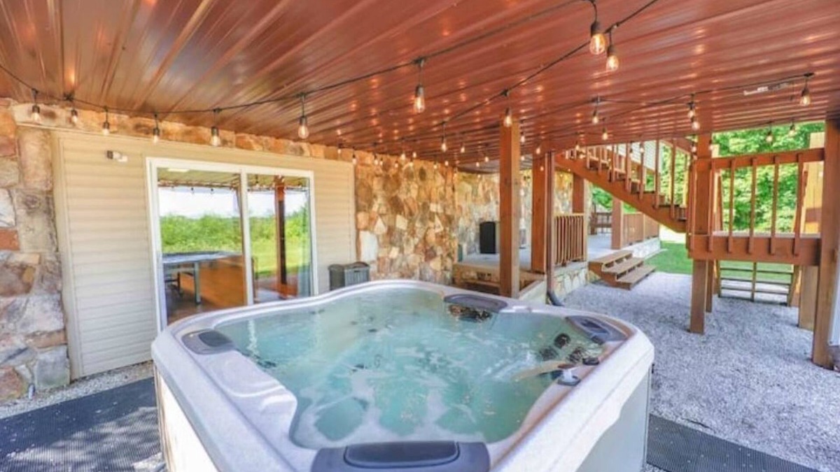 Bethelridge Cabin | Secluded Luxurious Cabin, Sleeps 16, Hot tub Sauna