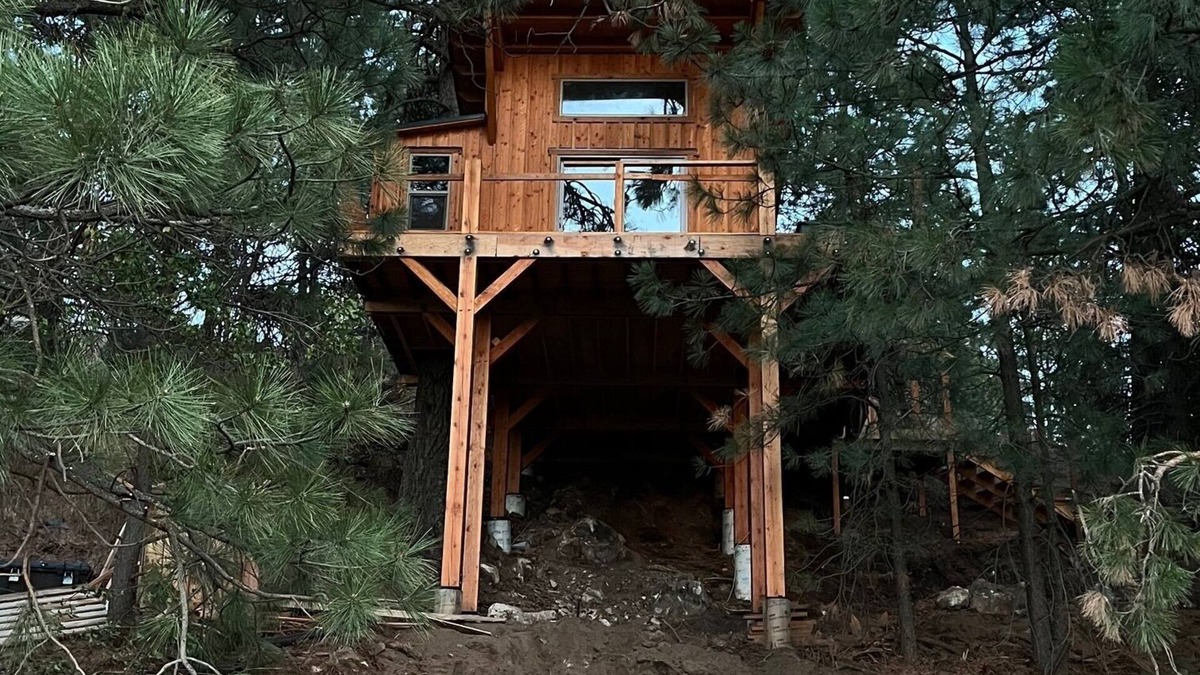 Moscow Cabin | Secluded Luxury 1-bedroom Treehouse in Moscow for a cozy getaway