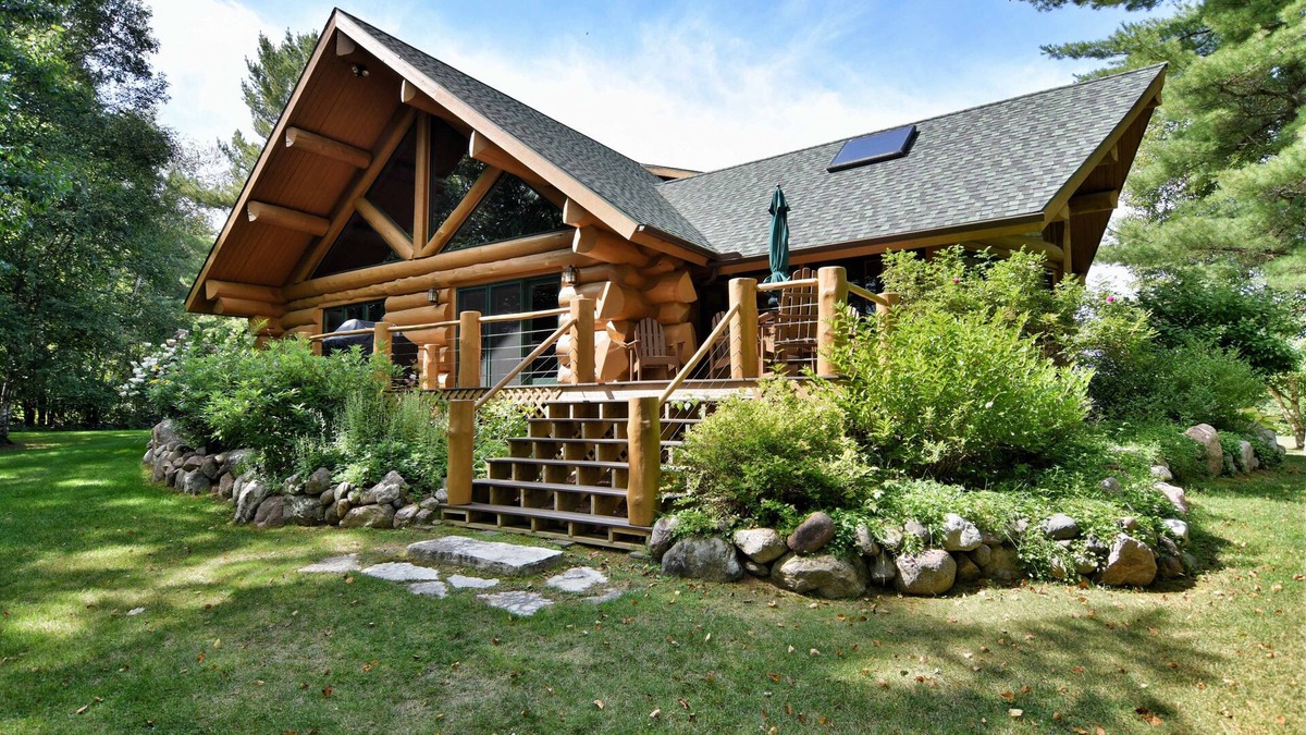 Clam Lake Cabin | Secluded luxury log home in Wisconsin wilderness