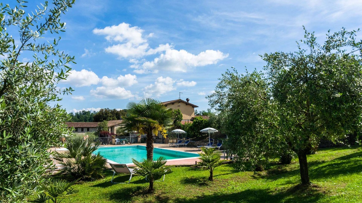 Ramazzano House | Secluded Mansion in Perugia with Hot Tub