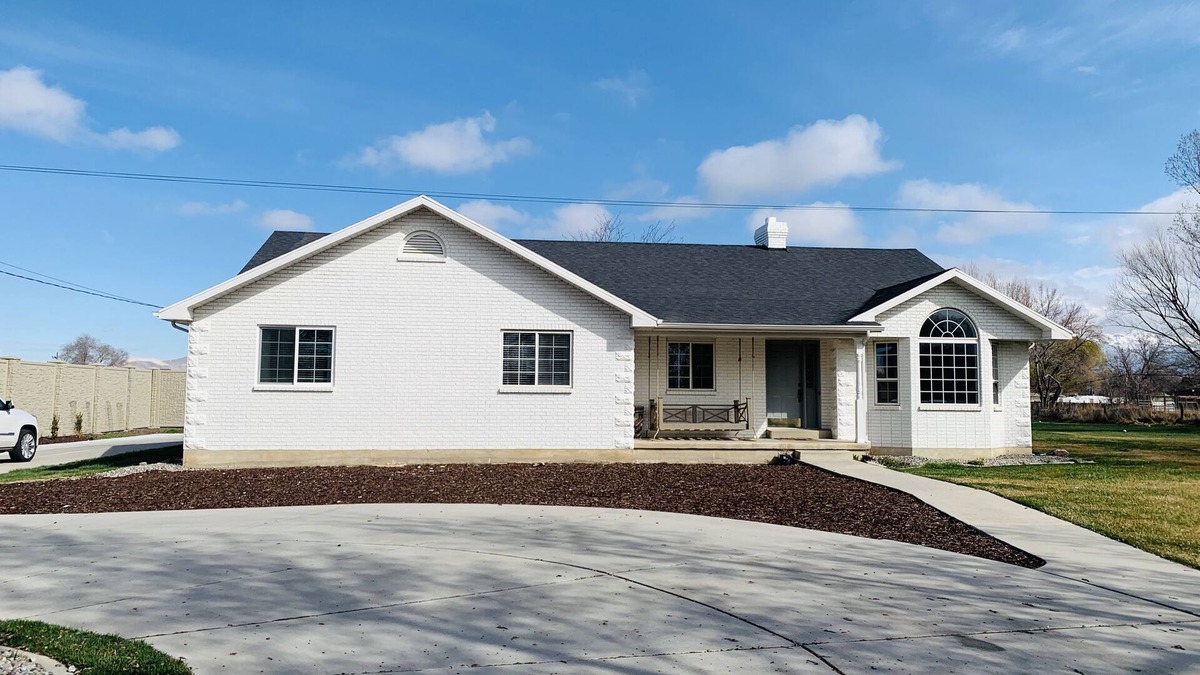 Lehi House | Secluded Modern Farmhouse in the heart of Lehi