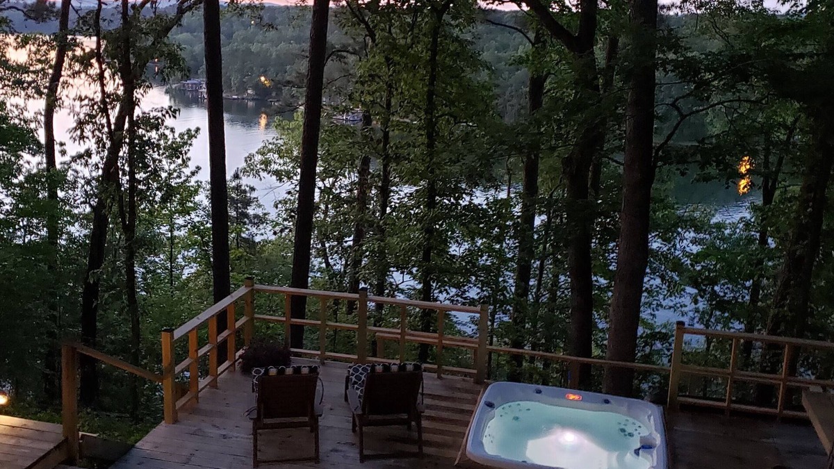 Mid America House | Secluded Modern Mountain Getaway
