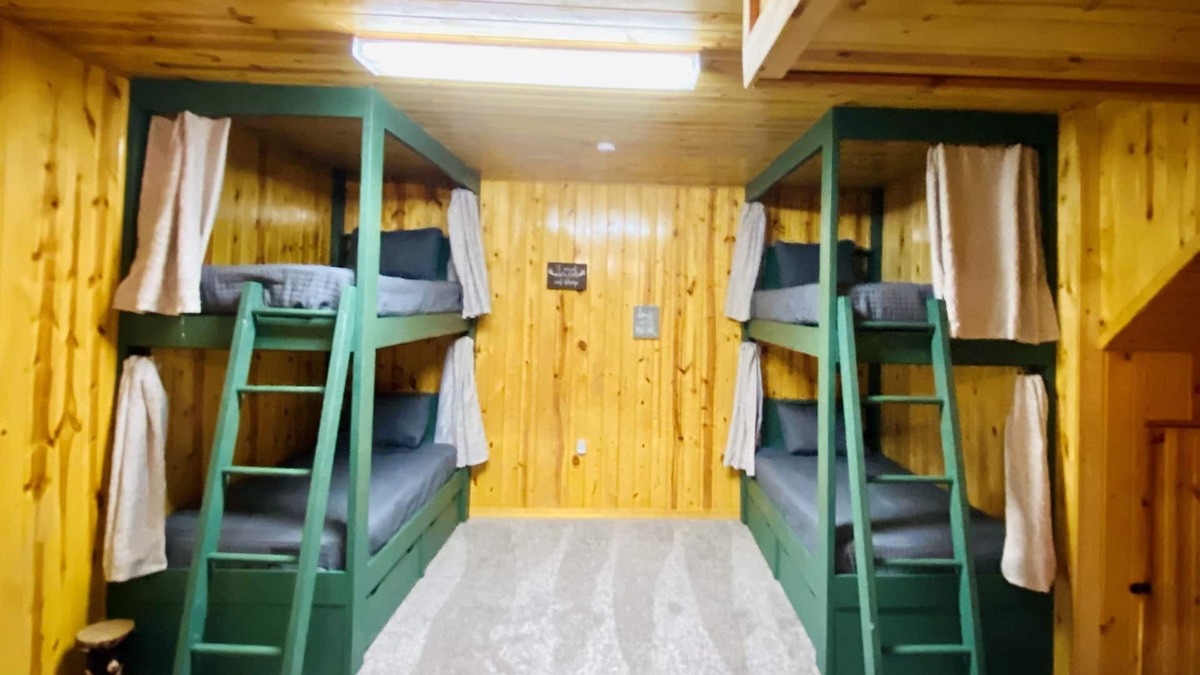 Burnsville Cabin | Secluded Mountain 4 Bedroom Cabin