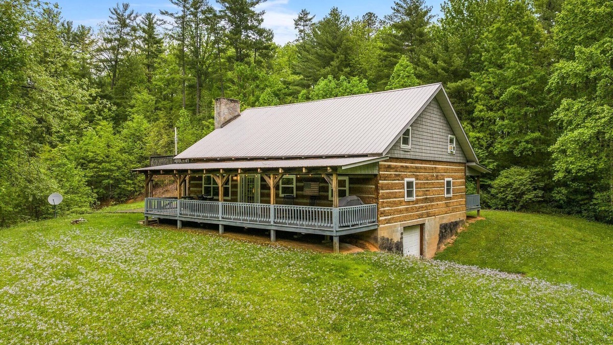 Hartford House | Secluded Mountain Top Retreat with Game Room - your private adventure awaits!
