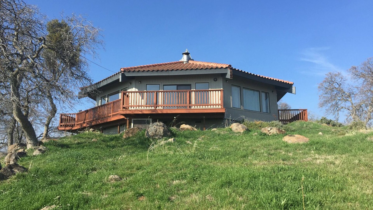 Squaw Valley House | Secluded mountain getaway with amazing views - pet friendly