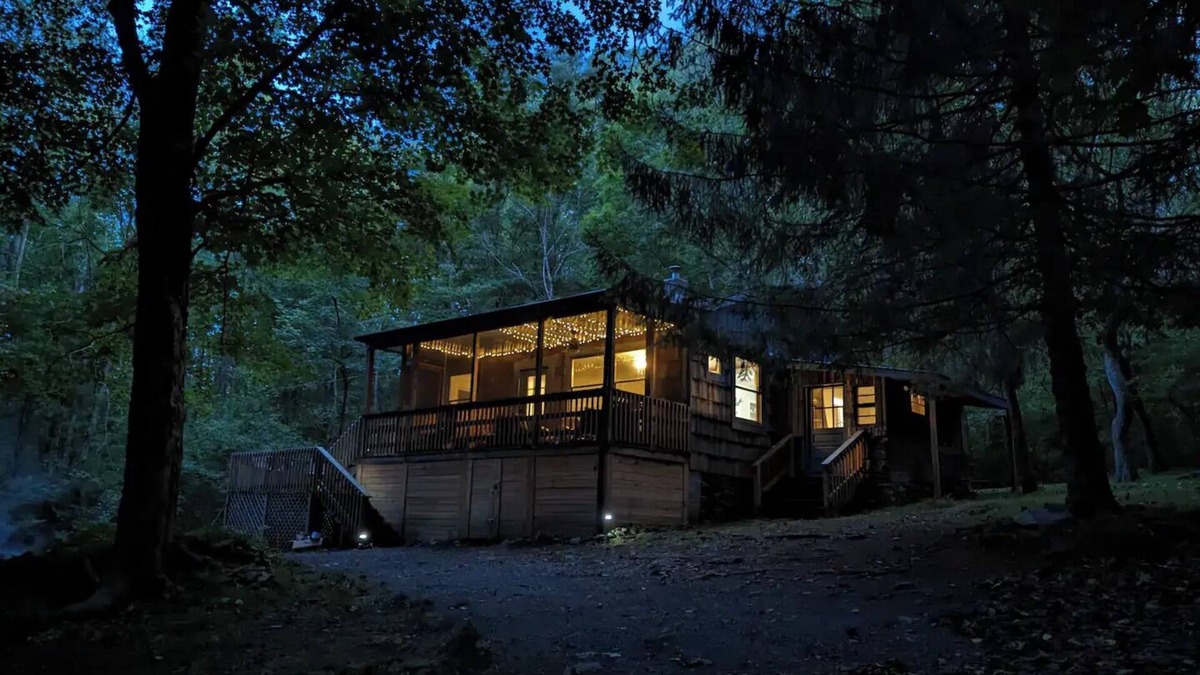Hood Cabin | Secluded Mountain Retreat - Cozy Cabin on 8 Private Acres Near Shenandoah