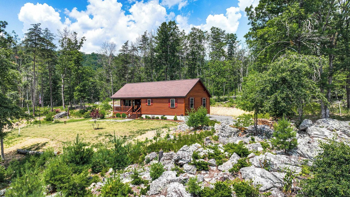 Wardensville Cabin | Secluded Mountain Cabin in Wardensville!