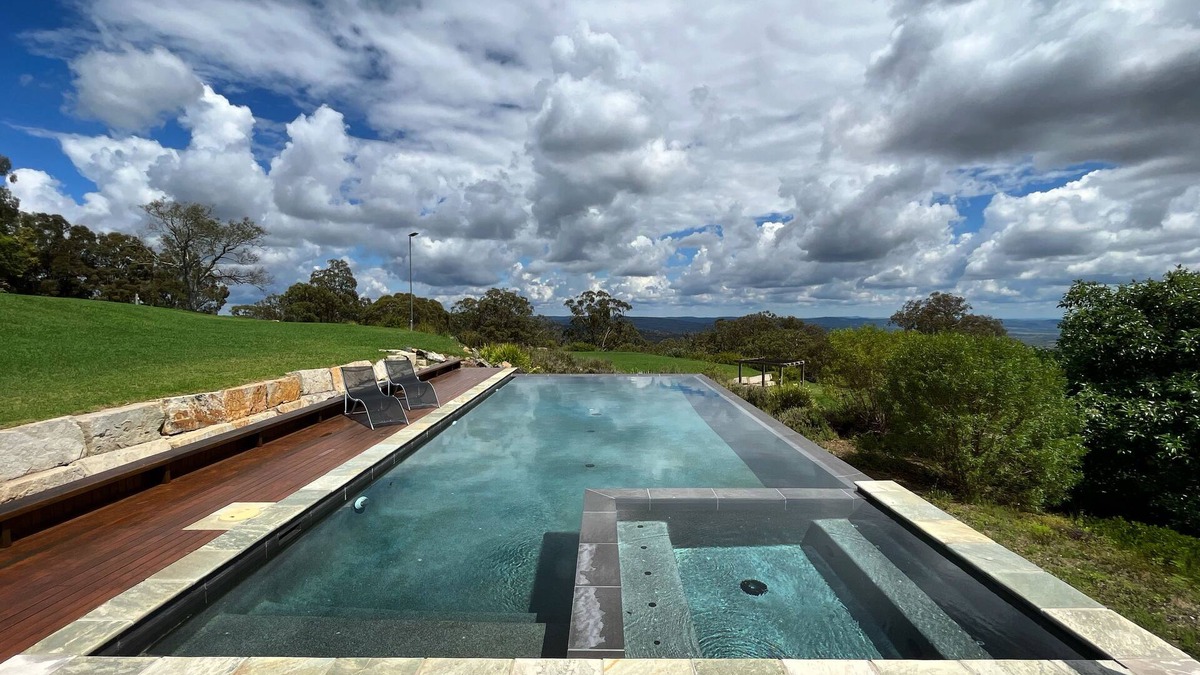 Dalveen House | Secluded Mountaintop Sanctuary on 263 Acres - 20 Minutes to Granite Belt