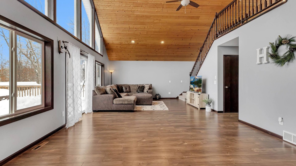 Farwell House | Secluded multi-family lakeside getaway Alexandria