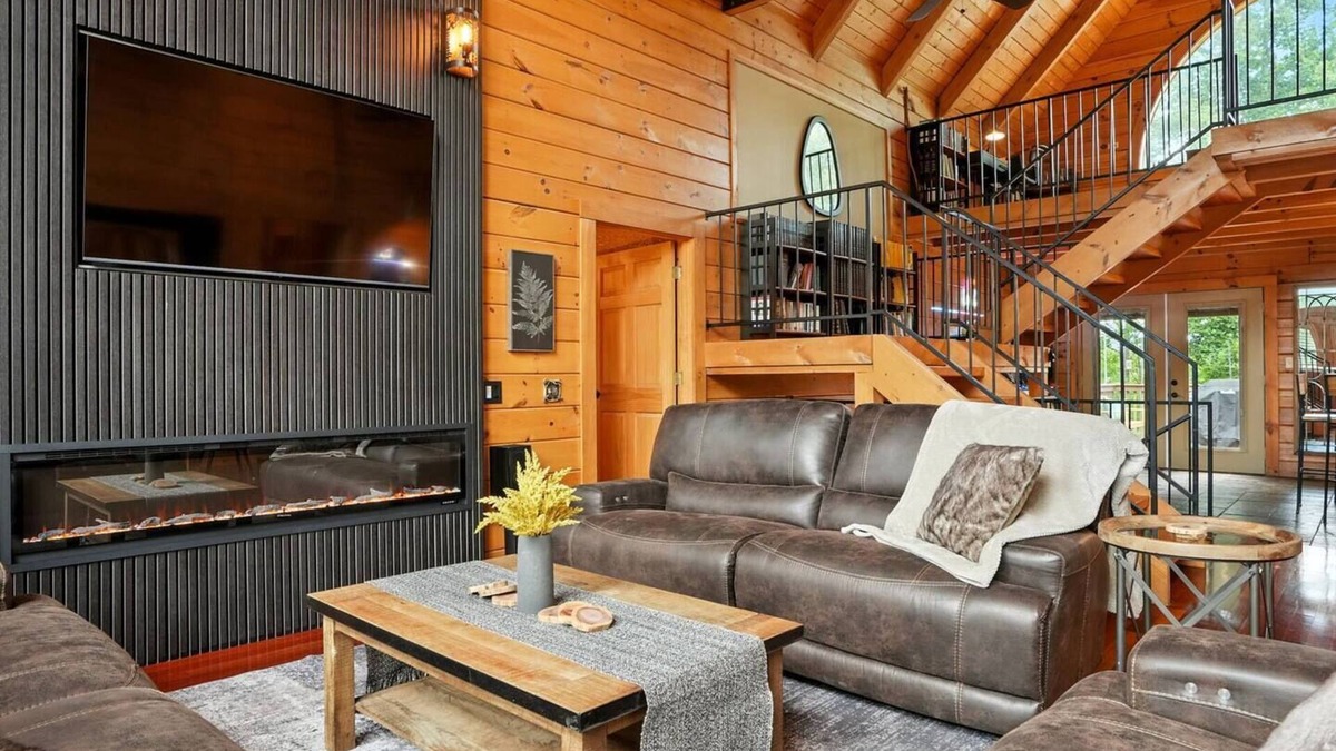 Ashland City Cabin | Secluded Nashville Luxury Lodge
