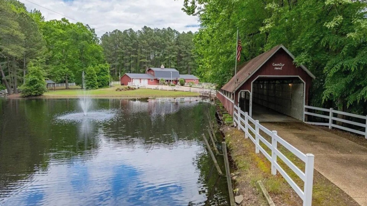 Skippers House | Secluded Nature Retreat w/Trails, Fire Pit, Ping-Pong, Foosball, Games!