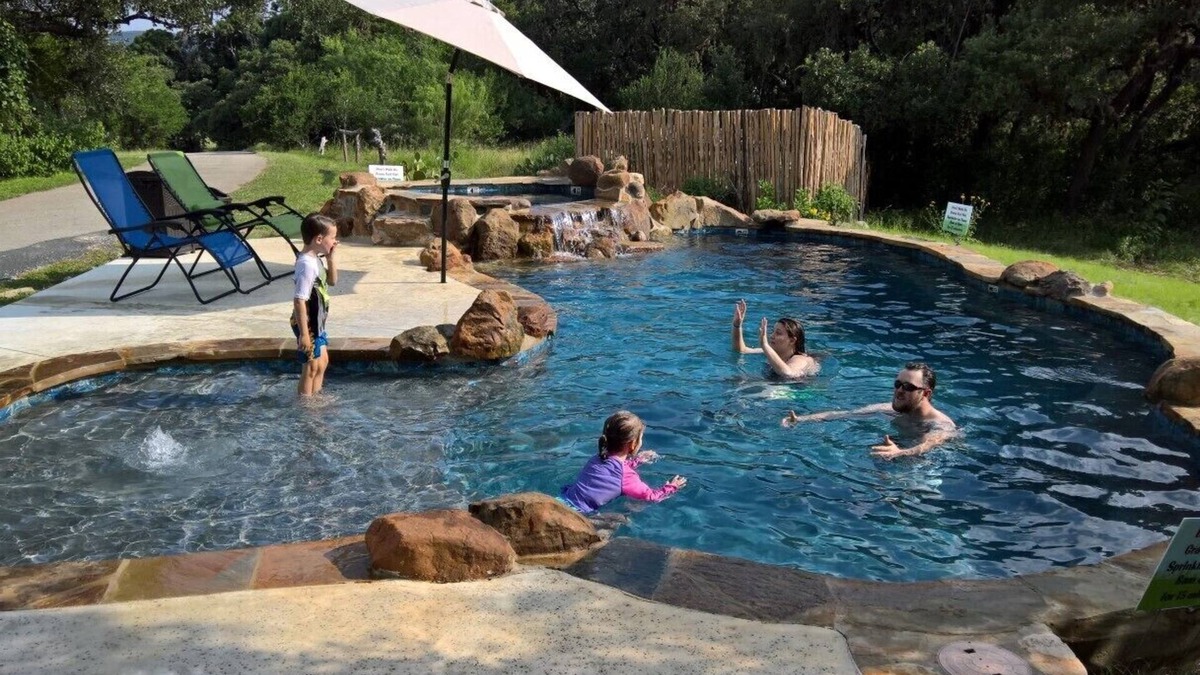 Uvalde House | Secluded, Nature Trails, Dark Sky. Near Garner & Lost Maples State Parks.