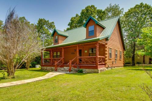 Oakland House | Secluded Oakland Cabin with Private Yard!