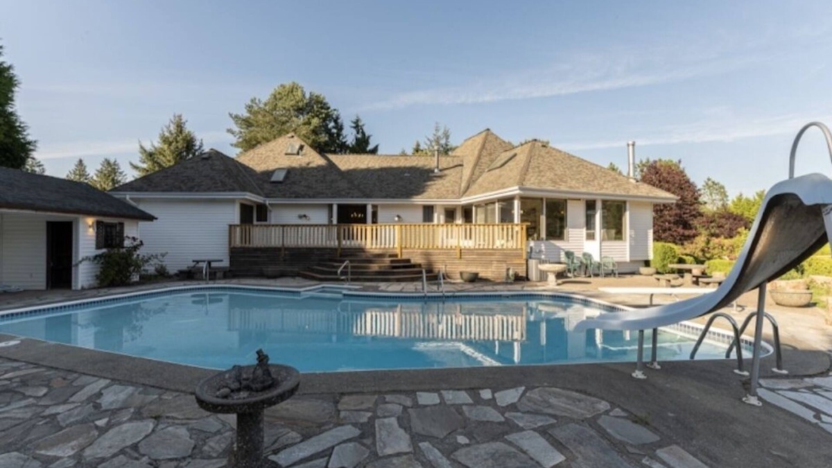Langley House | Secluded Oasis: 5 Acre Retreat