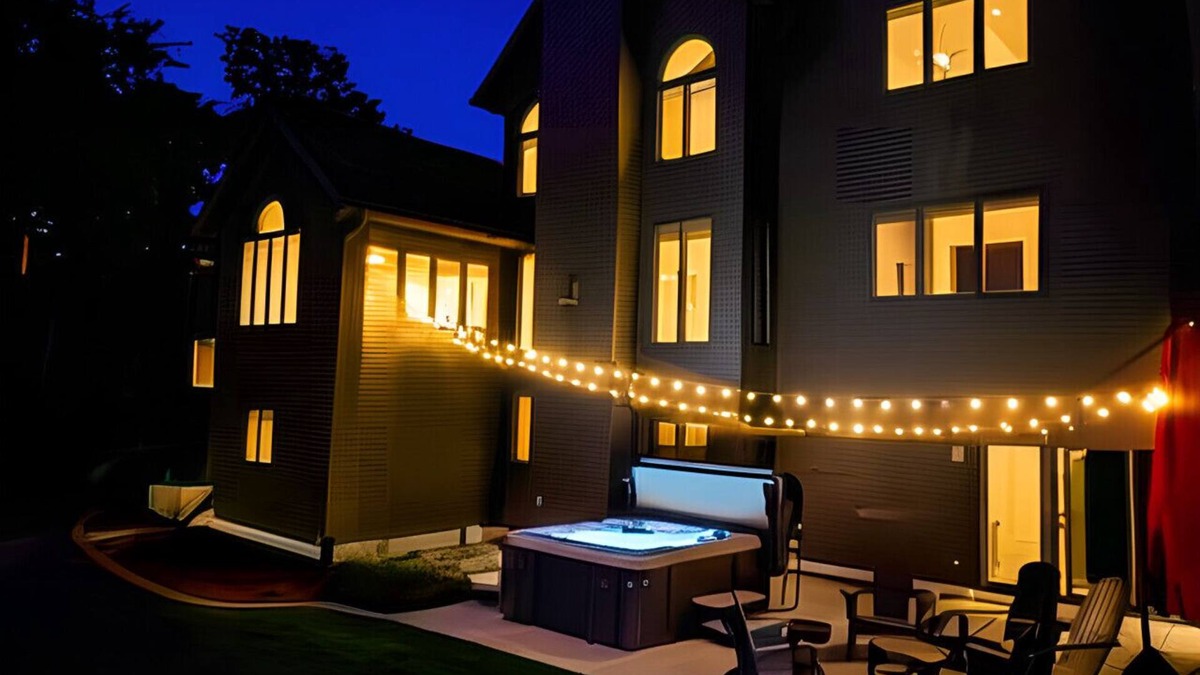 Poynette House | Secluded Oasis-Sauna+Hot Tub