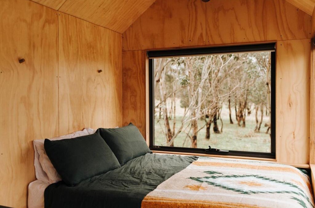Rylstone House | Secluded Off-Grid Cabin Lake View - Pet Friendly - Mateo
