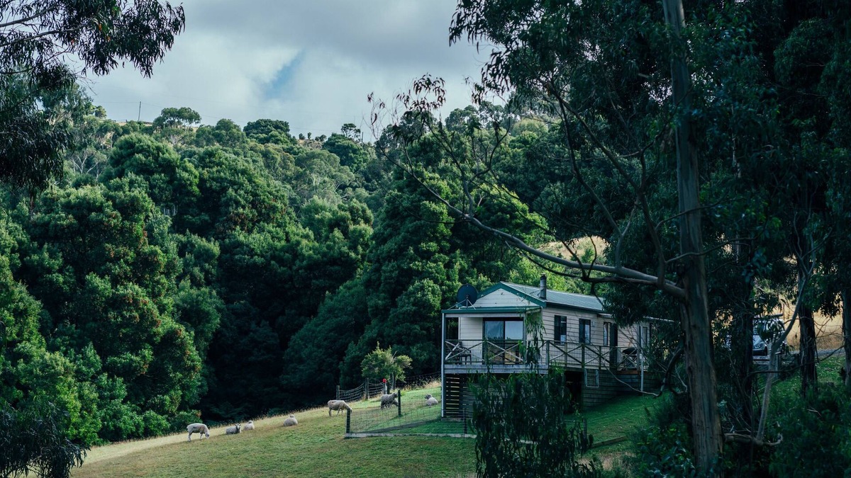 Johanna Cottage | Secluded one bedroom spa cottage
