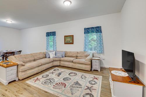 Orland House | Secluded Orland Cottage with Grill, Near State Parks
