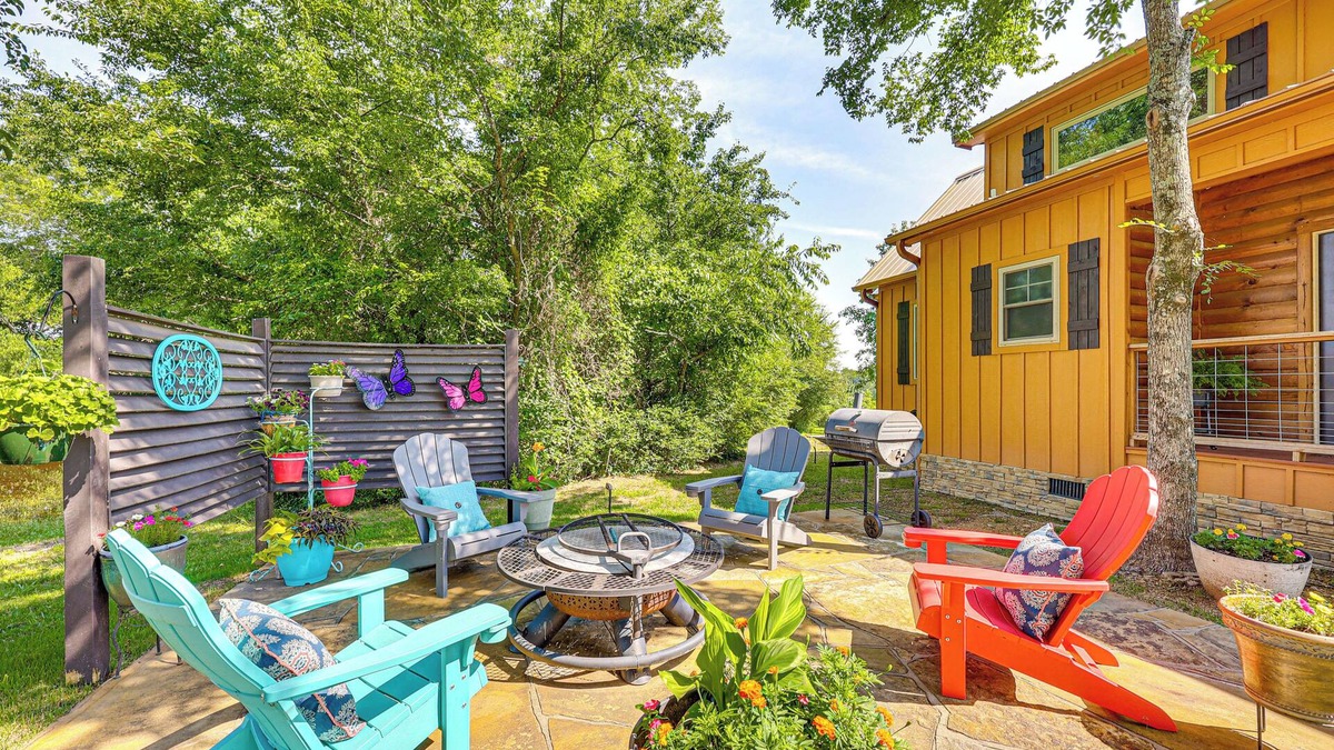 Hot Springs Cabin | Secluded & Peaceful: 'Tree Top Cabin' w/Loft