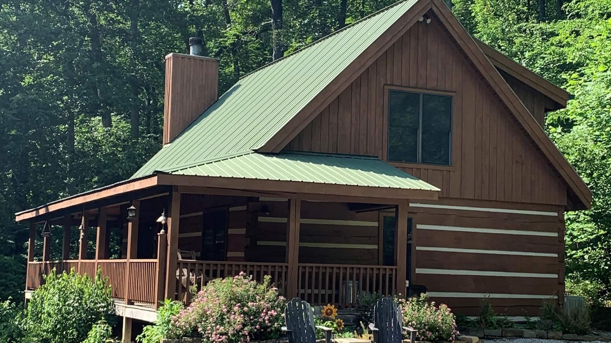 Helmsburg Cabin | Secluded, pet-friendly close to Nashville!