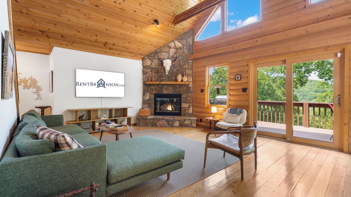 Lampe House | Secluded-Pvt Hot Tub-Free Daily Tickets-Walk to Table Rock Lake